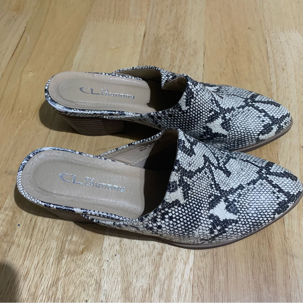 CL by Landry Women's Snakeskin Slides. Size 8/38.5‎